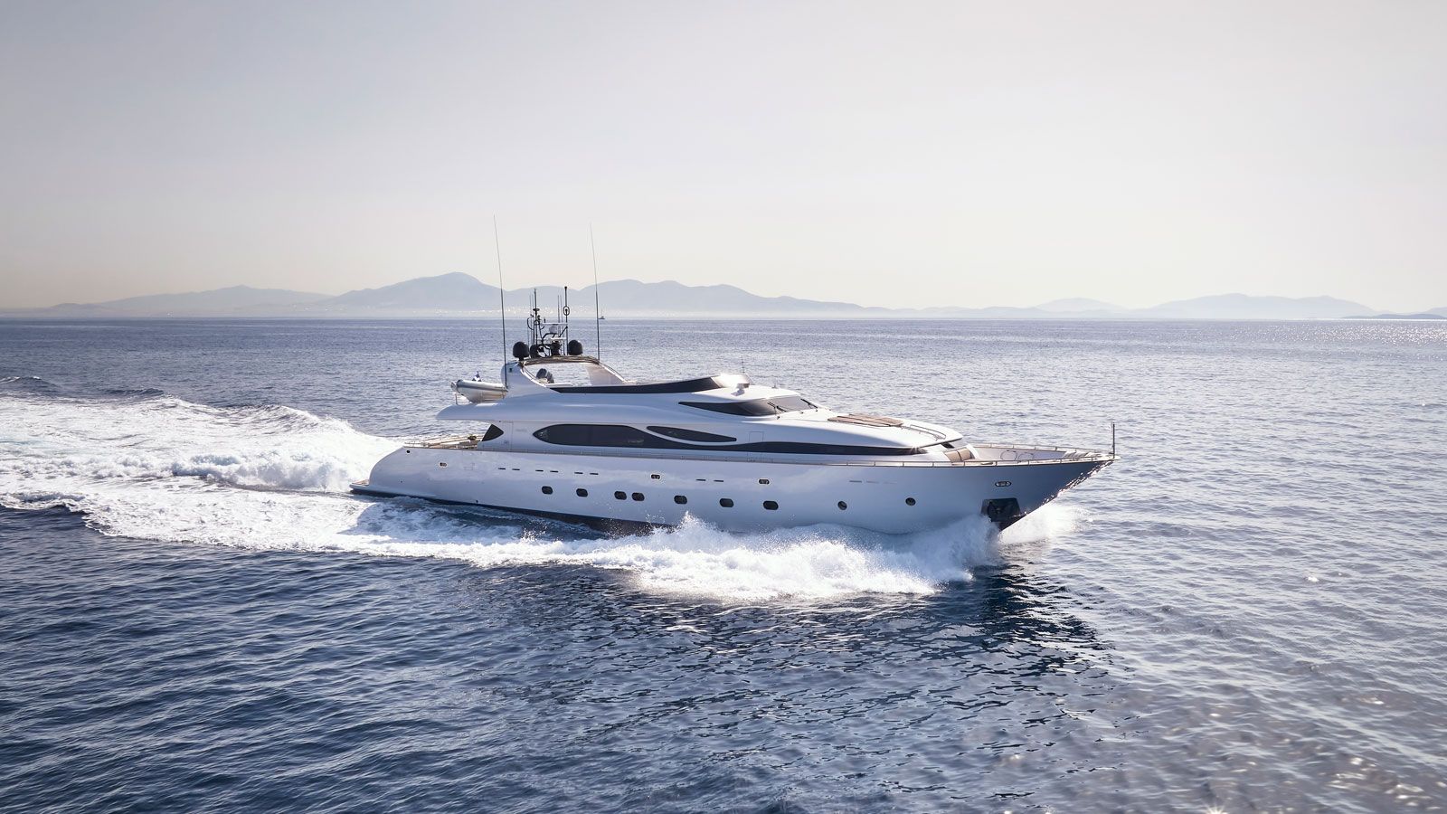 35m Maiora motor yacht Anasa sold in-house